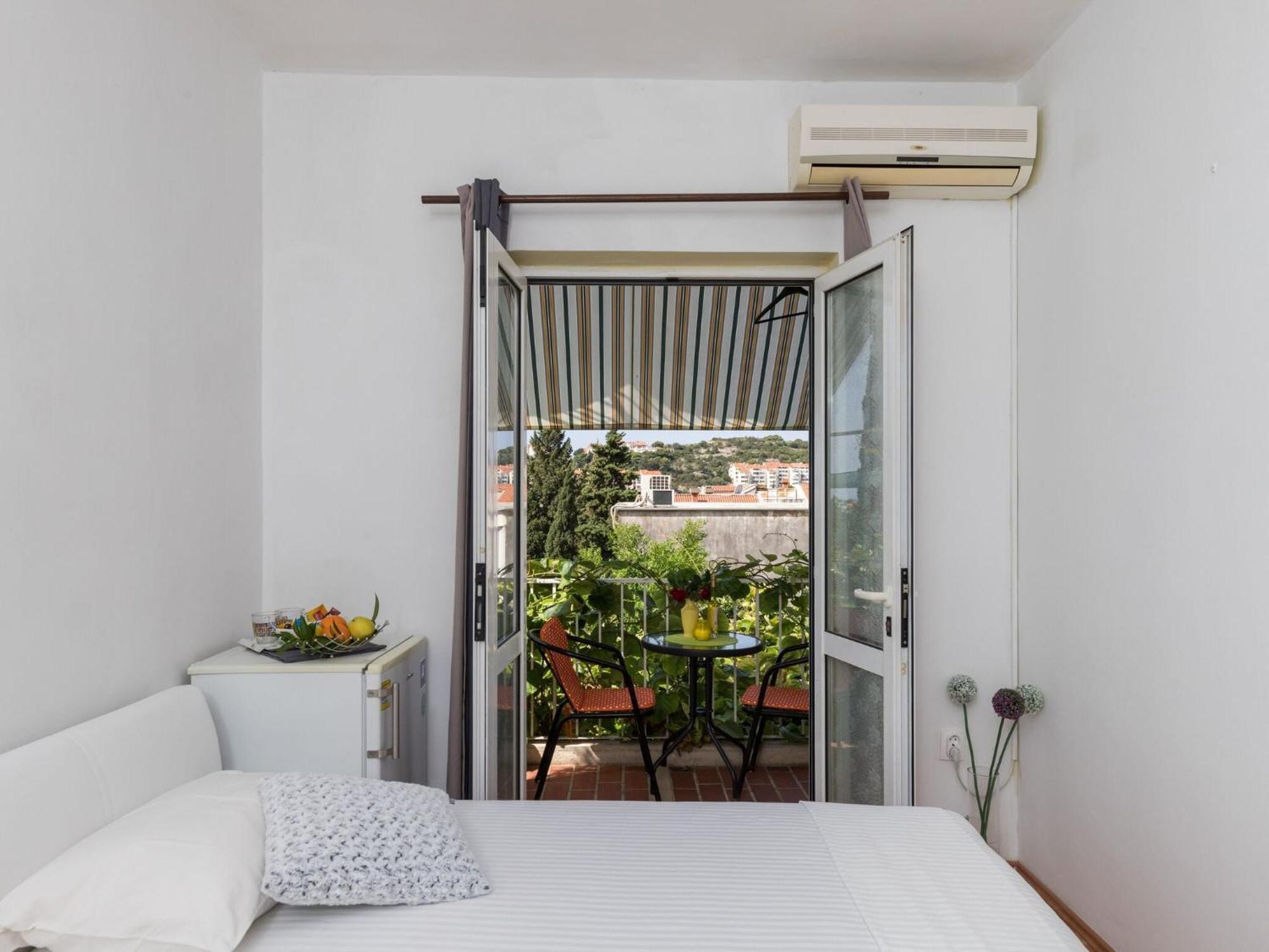 Bradas- Twin With Shared Bathroom No4 Apartment