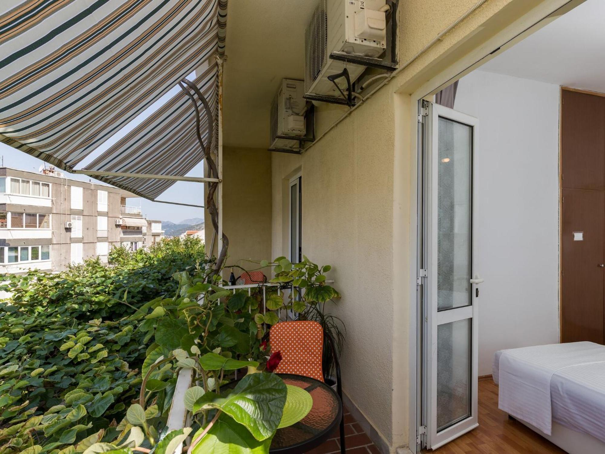 Bradas- Twin With Shared Bathroom No4 Apartment *