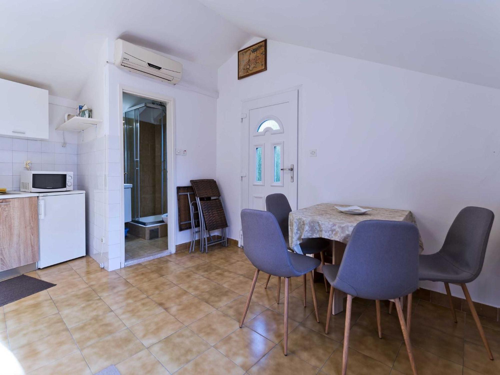 Niki - One-bedroom With Balcony A2 1
