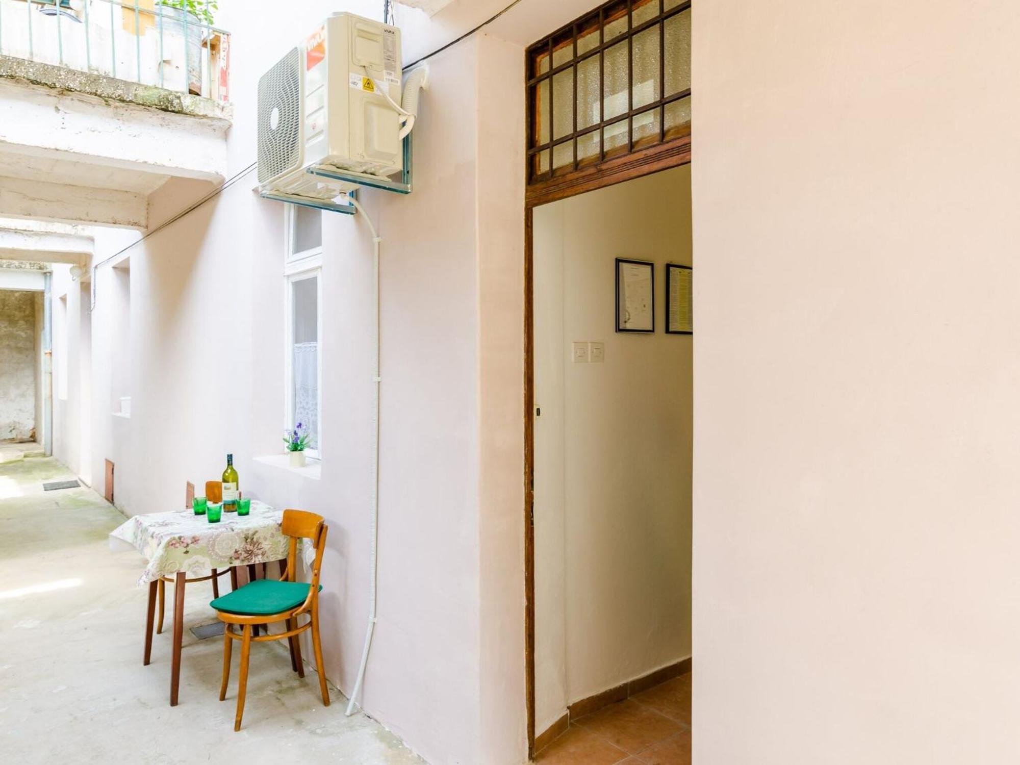 Lucy - Two Bedroom With Terrace And View Gustin *