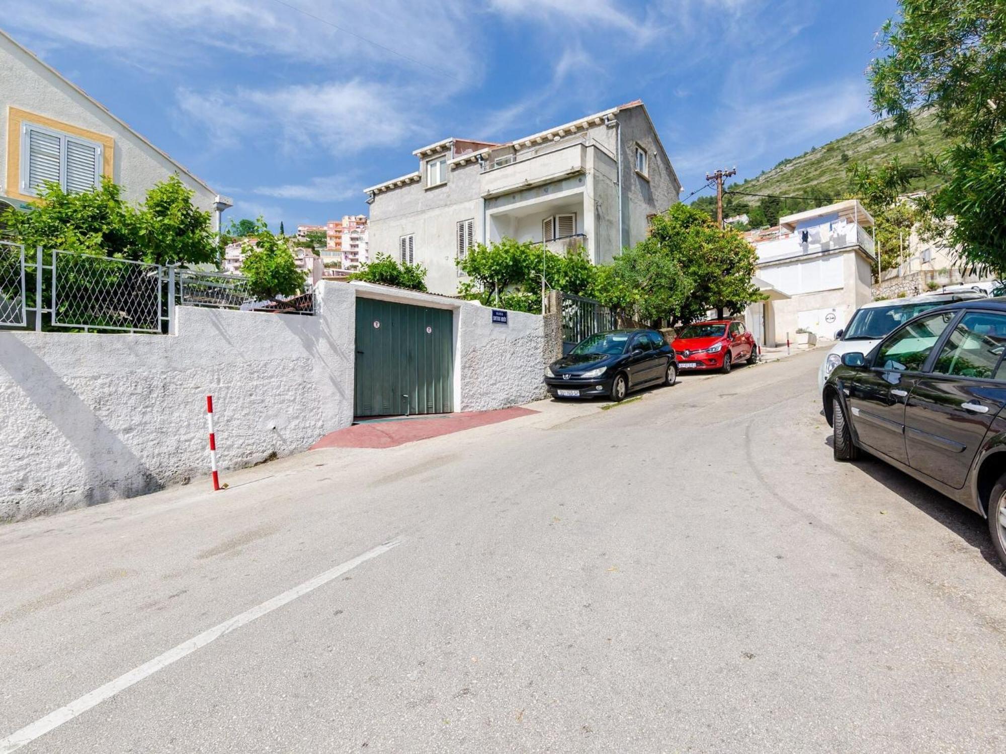 Apartment Lucy - Two Bedroom With Terrace And View Gustin