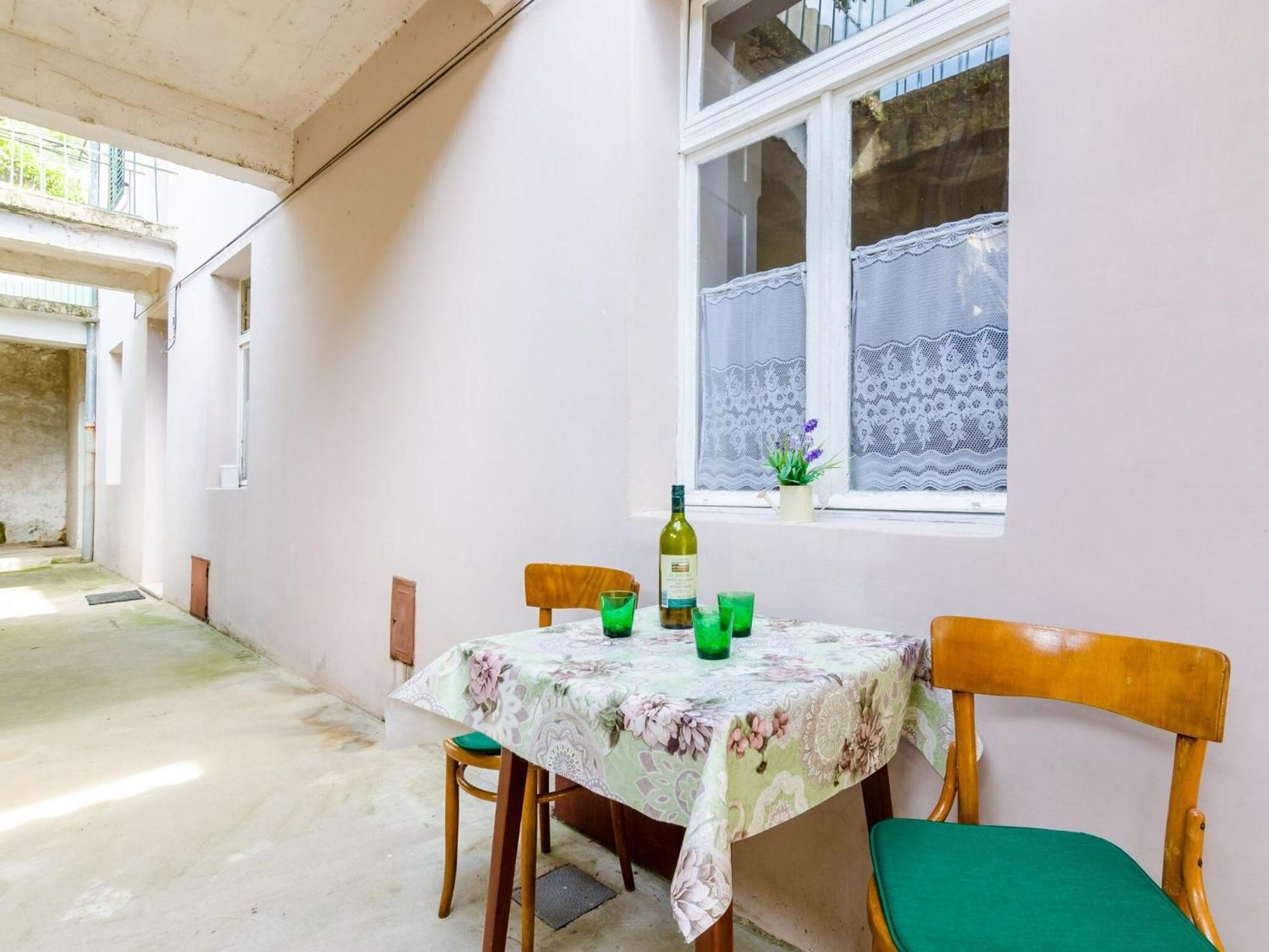Lucy - Two Bedroom With Terrace And View Gustin Apartment