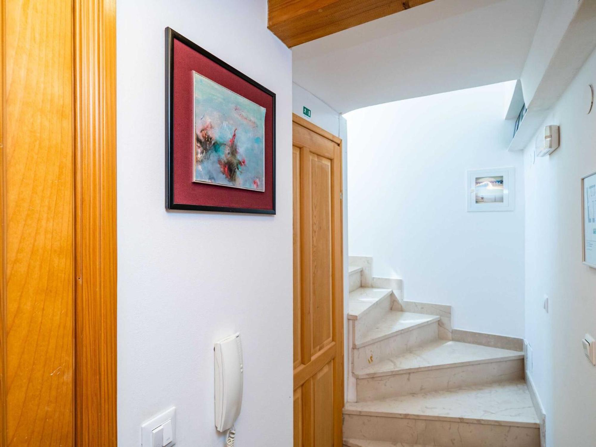 Foteza - Duplex Two Bedroom Second Third Floor Apartment