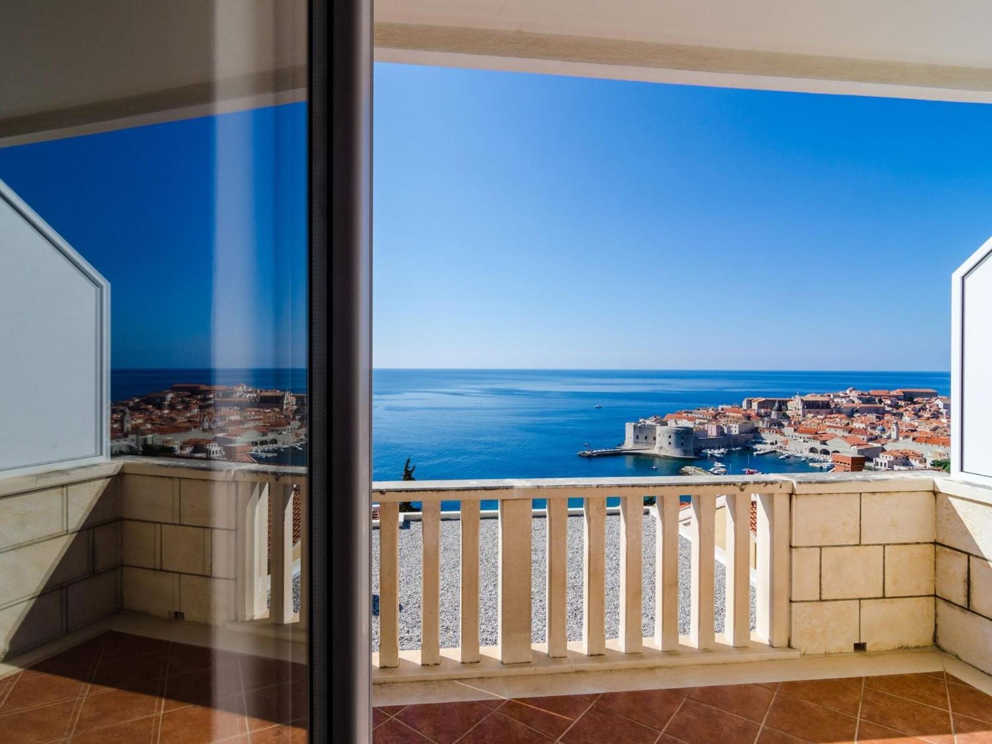 Bonavista - Premium Two Bedroom With Balcony And Sea View A2 *