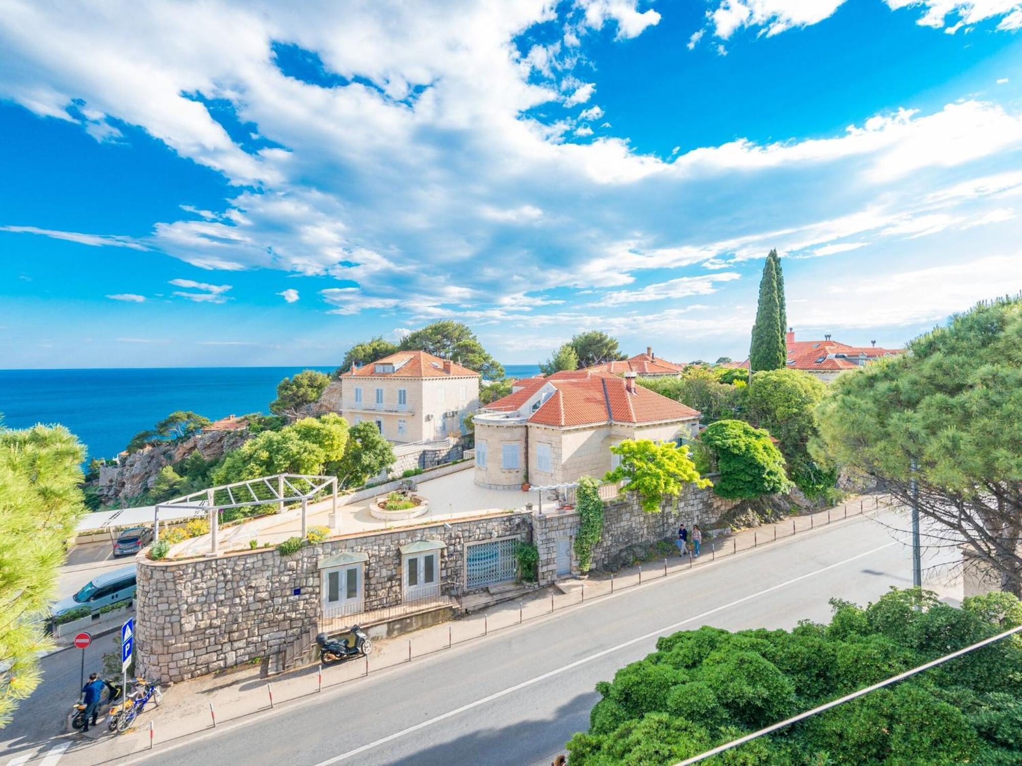 Luce Royal - One Bedroom With Balcony And Sea View Apartment *