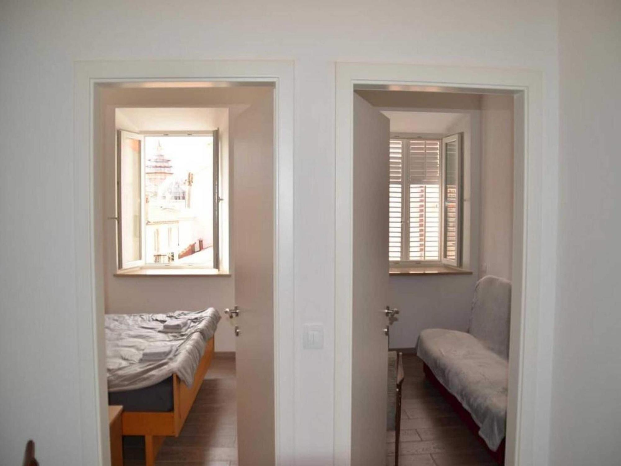 Pk - - Two Bedroom With View - 2 *