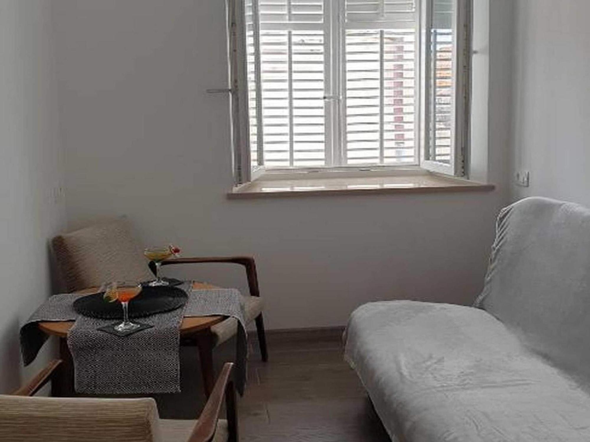 Pk - - Two Bedroom With View - 2