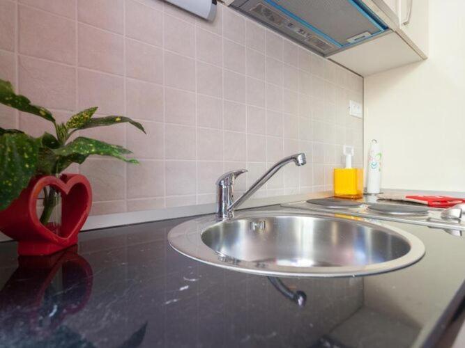 Iveta - Two-bedroom With Terrace And Sea View Nik A * Dubrovnik