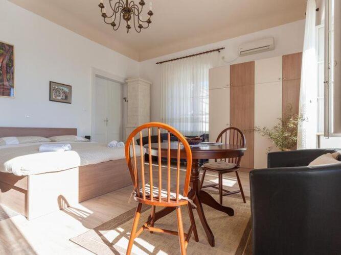 Iveta - Two-bedroom With Terrace And Sea View Nik A Apartment