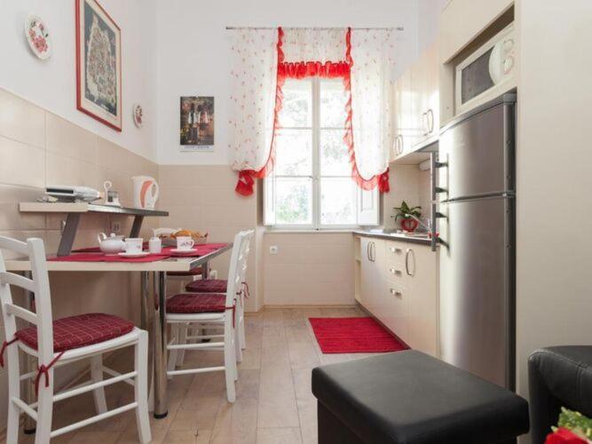 Apartment Iveta - Two-bedroom With Terrace And Sea View Nik A