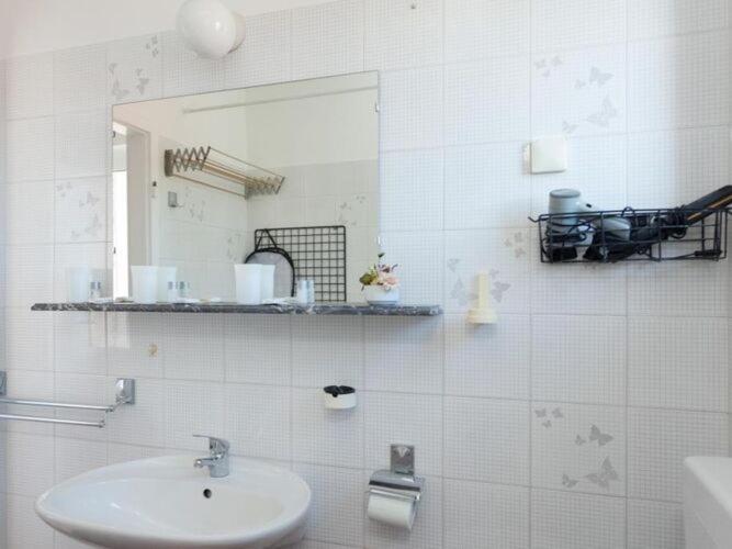 Iveta - Two-bedroom With Terrace And Sea View Nik A *