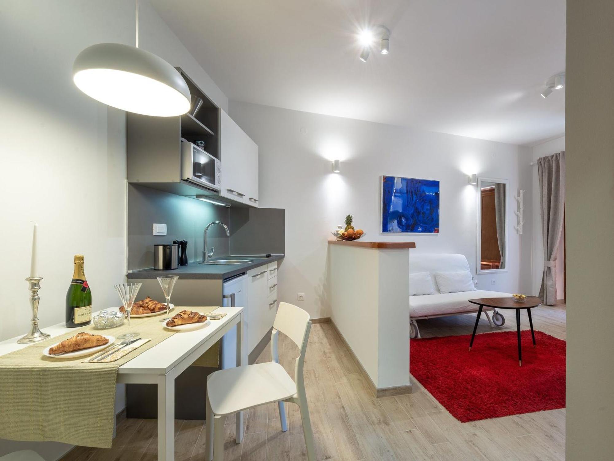 Romance - One Bedroom With Terrace R1 Apartment *