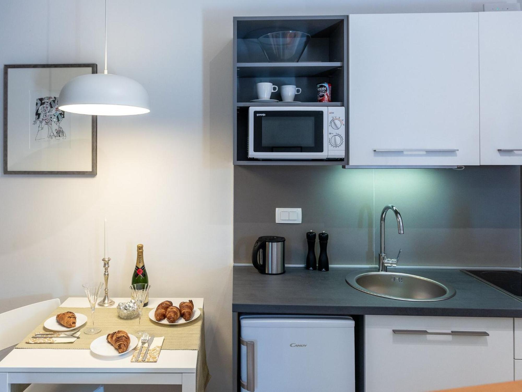 Apartment Romance - One Bedroom With Terrace R1 *