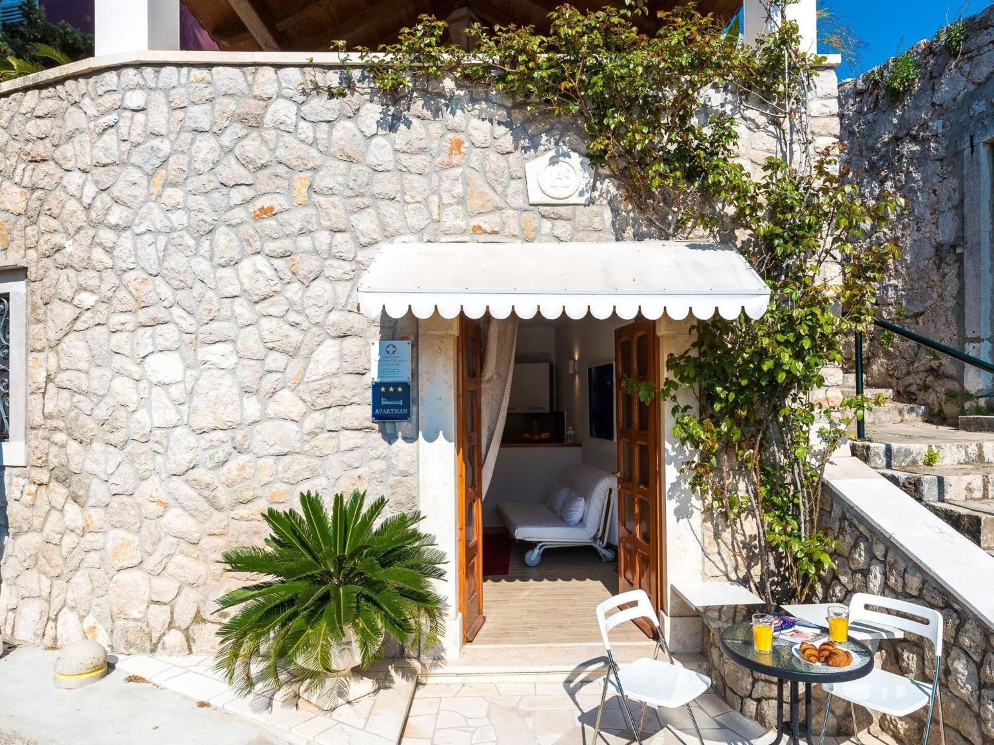 Romance - One Bedroom With Terrace R1 Apartment *