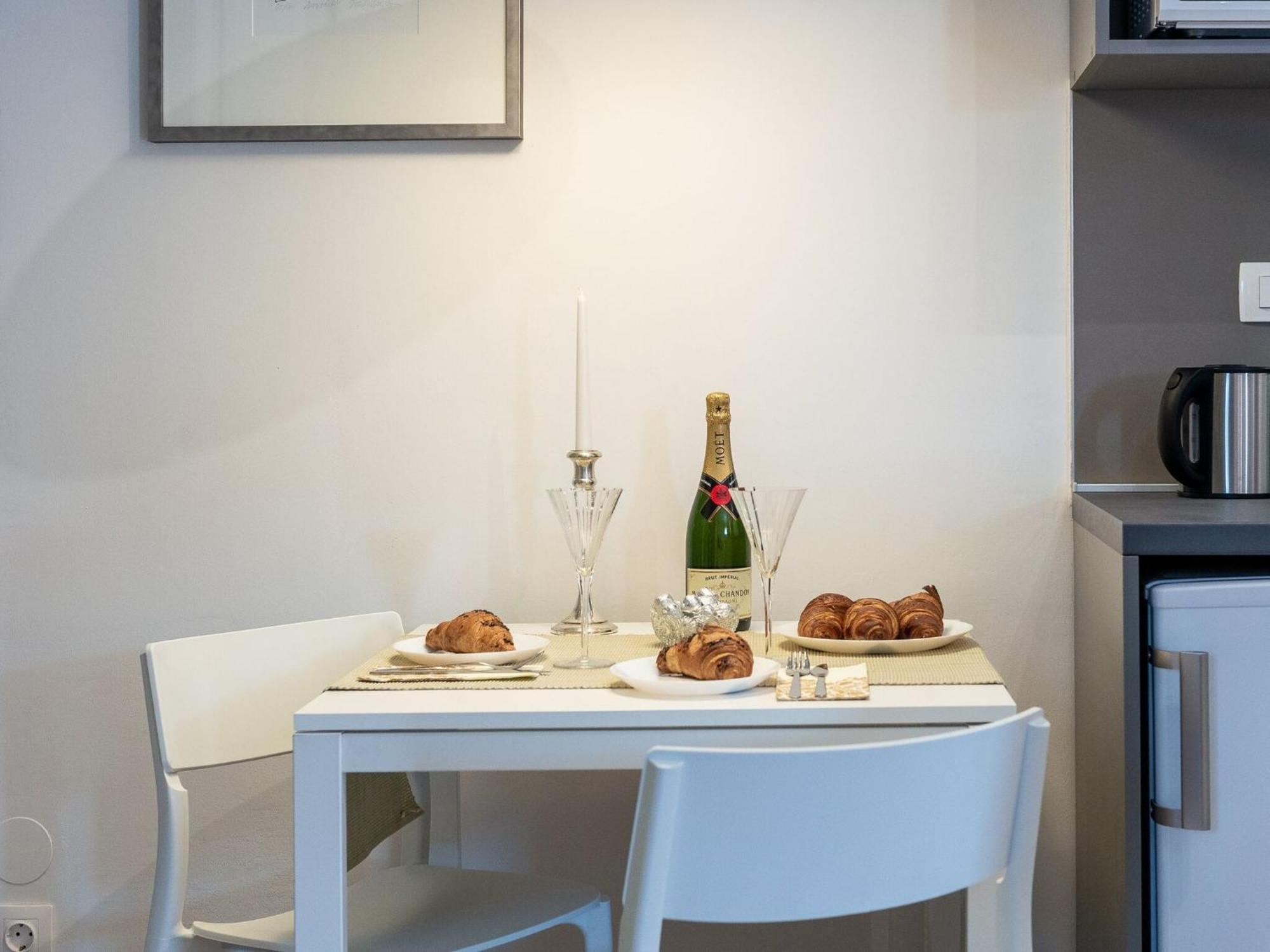 Apartment Romance - One Bedroom With Terrace R1 *