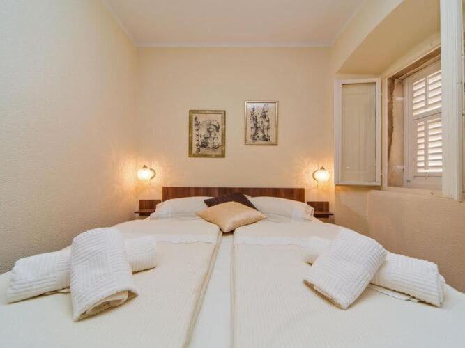 Maru - Two Bedroom With View A4 *