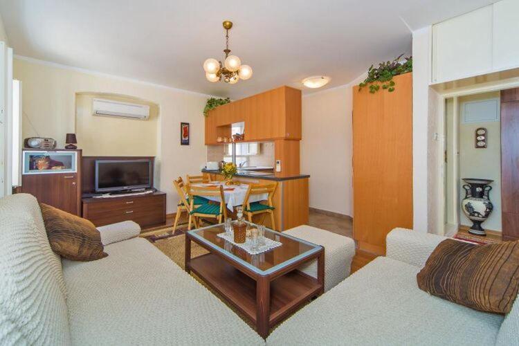 Apartment Maru - Two Bedroom With View A4 *