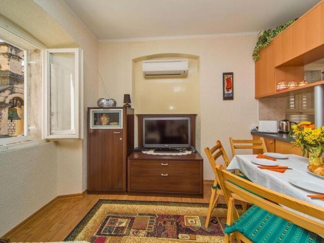 Maru - Two Bedroom With View A4 *