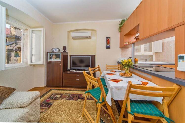 Maru - Two Bedroom With View A4