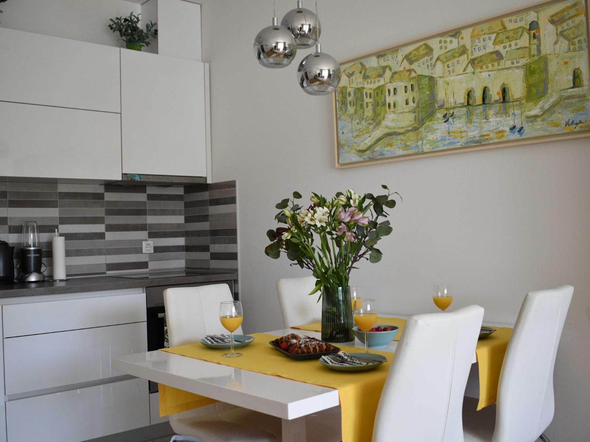Vapor - Two Bedroom With Balcony *