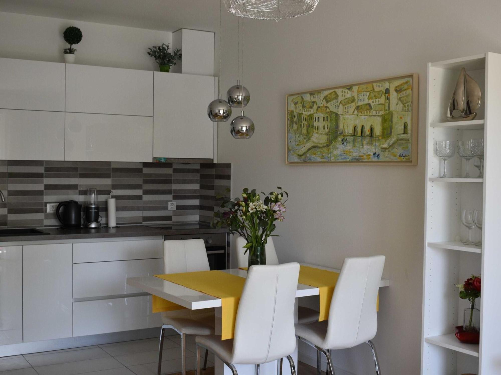 Vapor - Two Bedroom With Balcony *