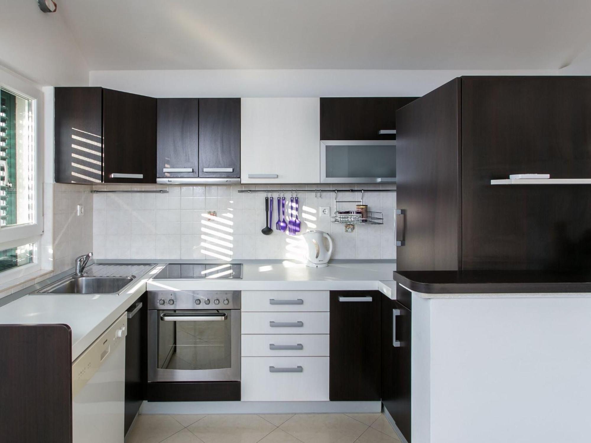 Marlo - Two-bedroom With Balcony Floor Apartment *