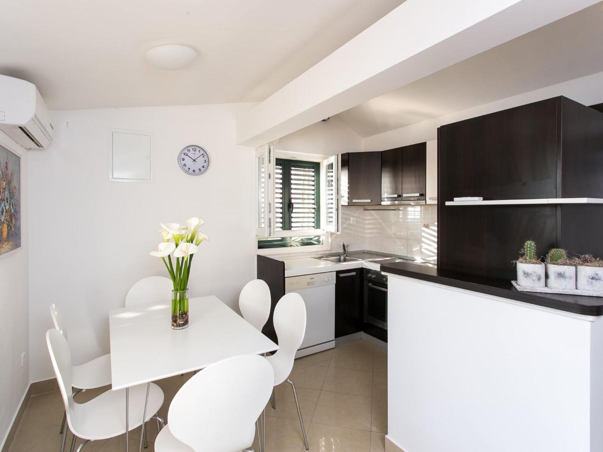 Marlo - Two-bedroom With Balcony Floor