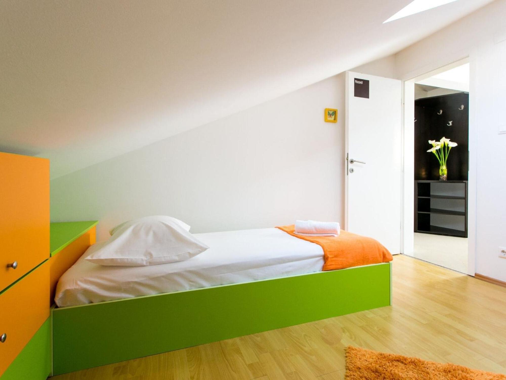 Marlo - Two-bedroom With Balcony Floor Apartment