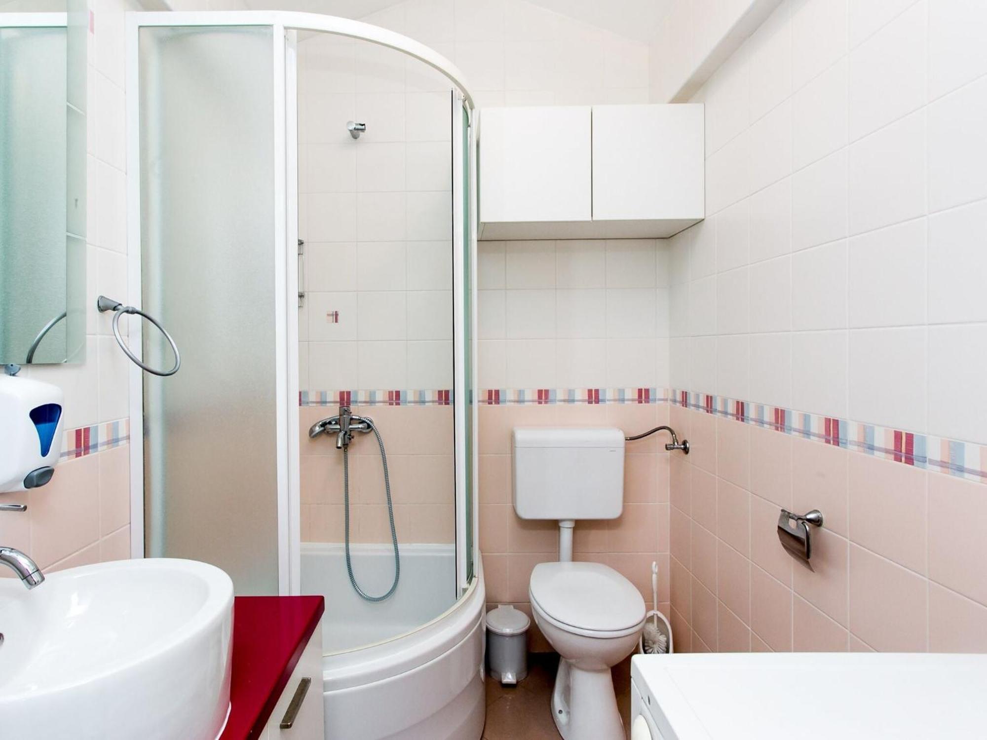 Marlo - Two-bedroom With Balcony Floor Apartment *