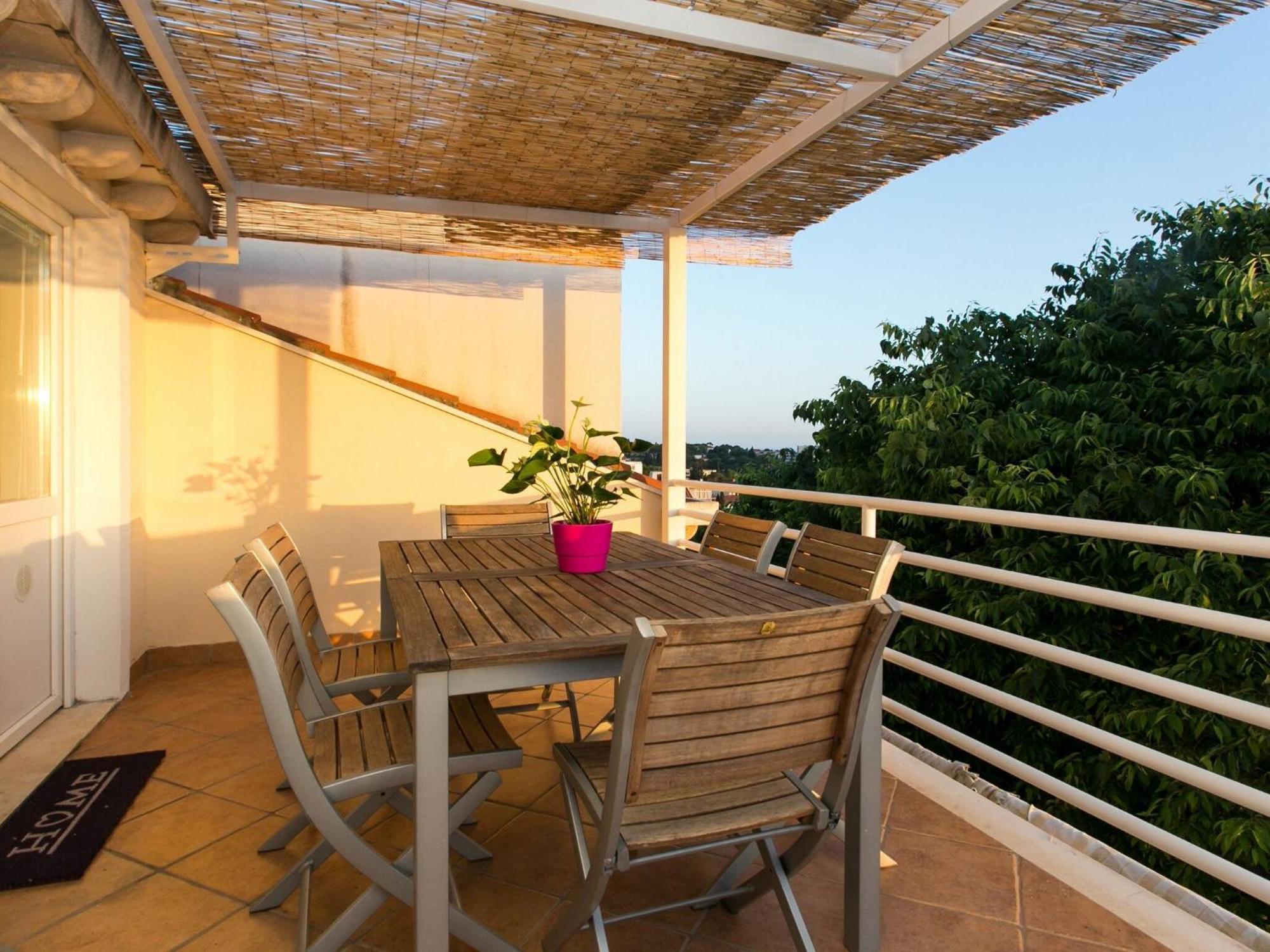 Marlo - Two-bedroom With Balcony Floor Apartment