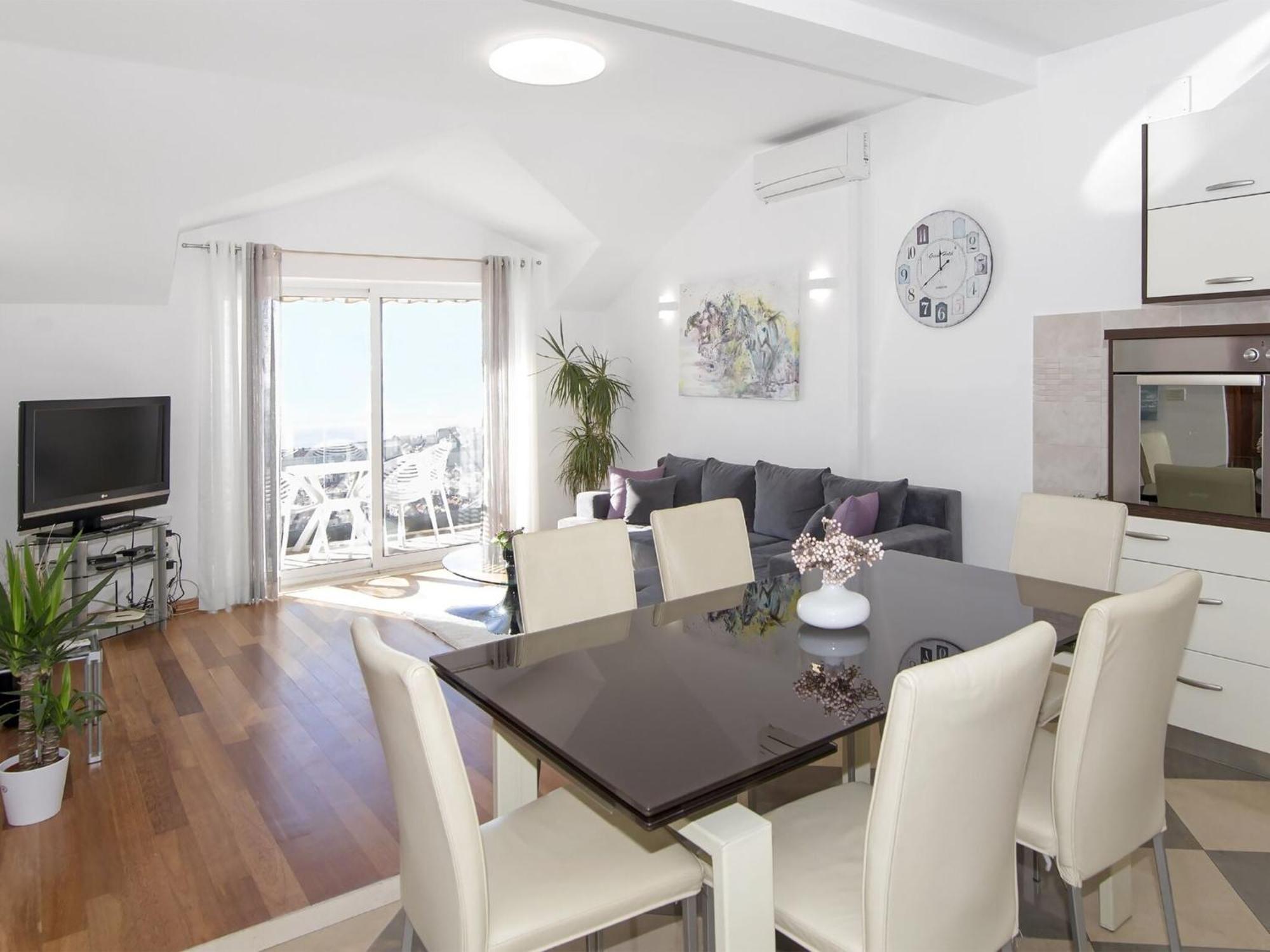 Isabora - Comfort Three-bedroom With Balcony And Sea View Second Floor * Dubrovnik