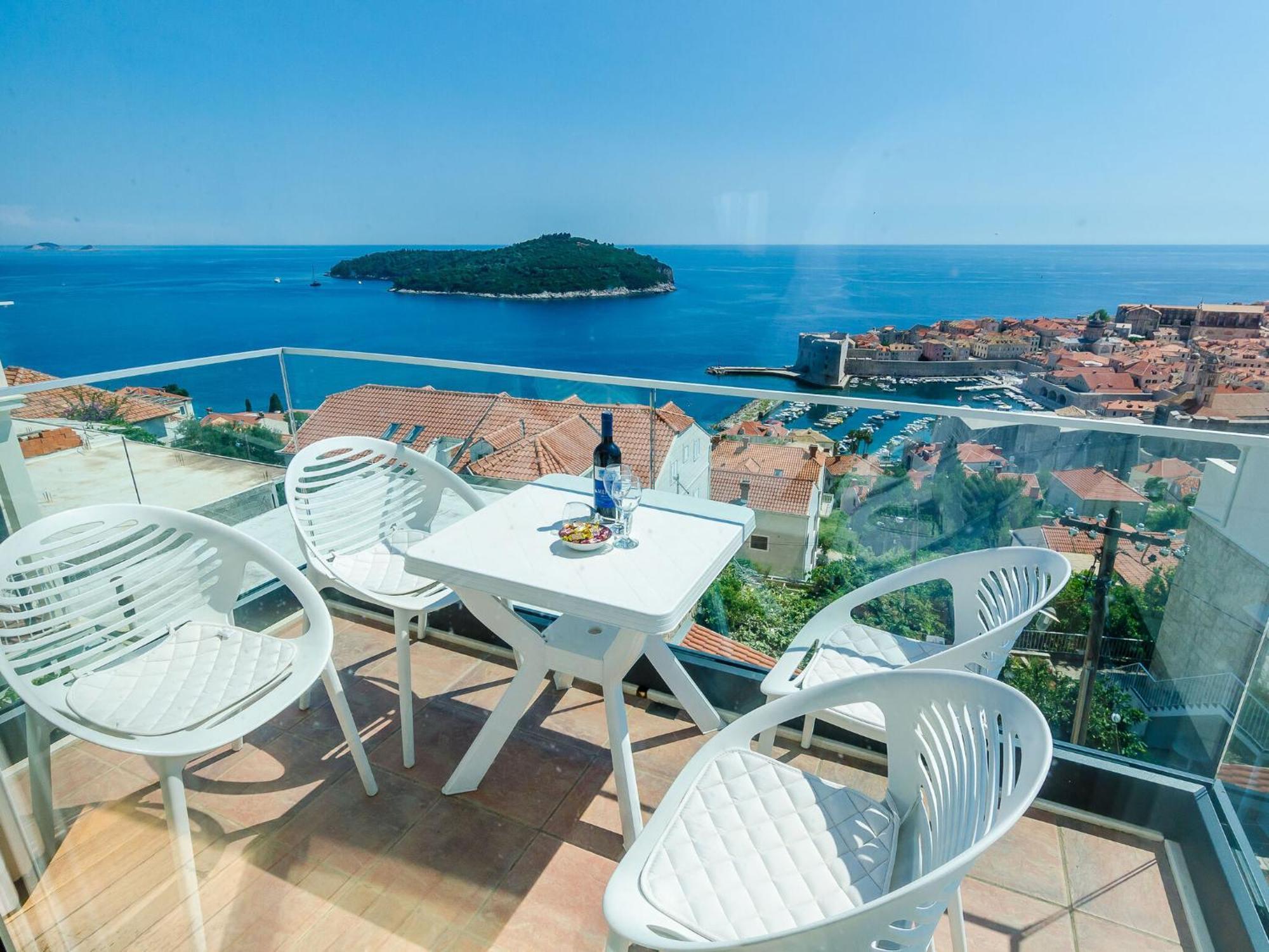 Isabora - Comfort Three-bedroom With Balcony And Sea View Second Floor *