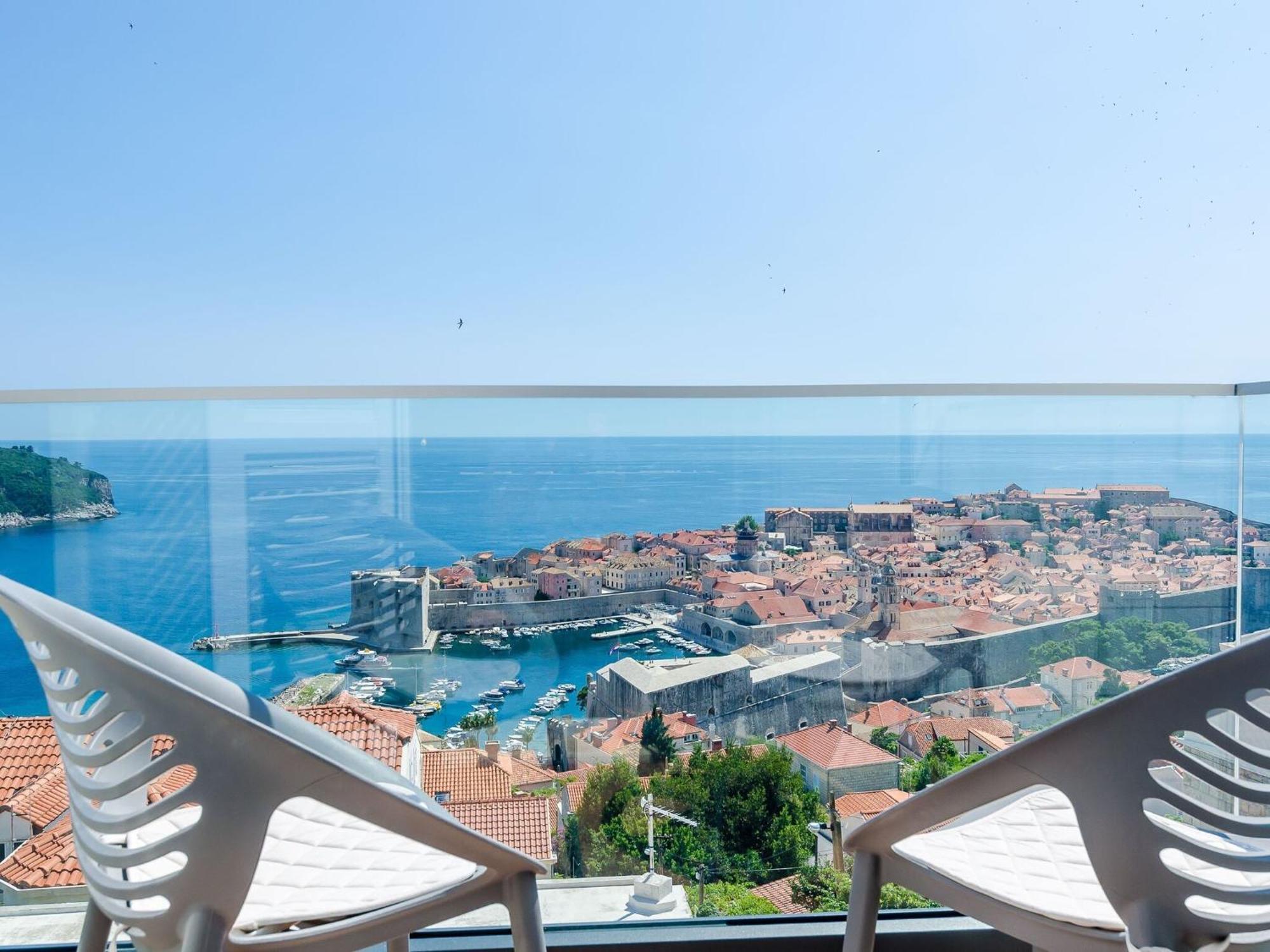 Isabora - Comfort Three-bedroom With Balcony And Sea View Second Floor Apartment Dubrovnik