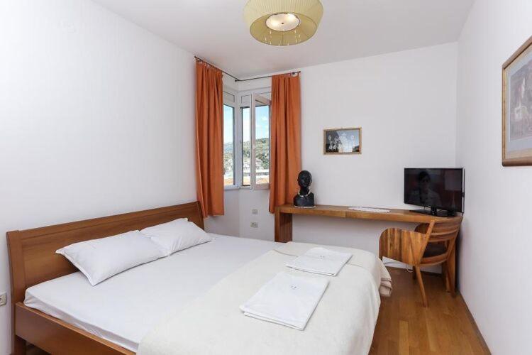 Apartment Alma - Two Bedroom With Terrace And Sea View