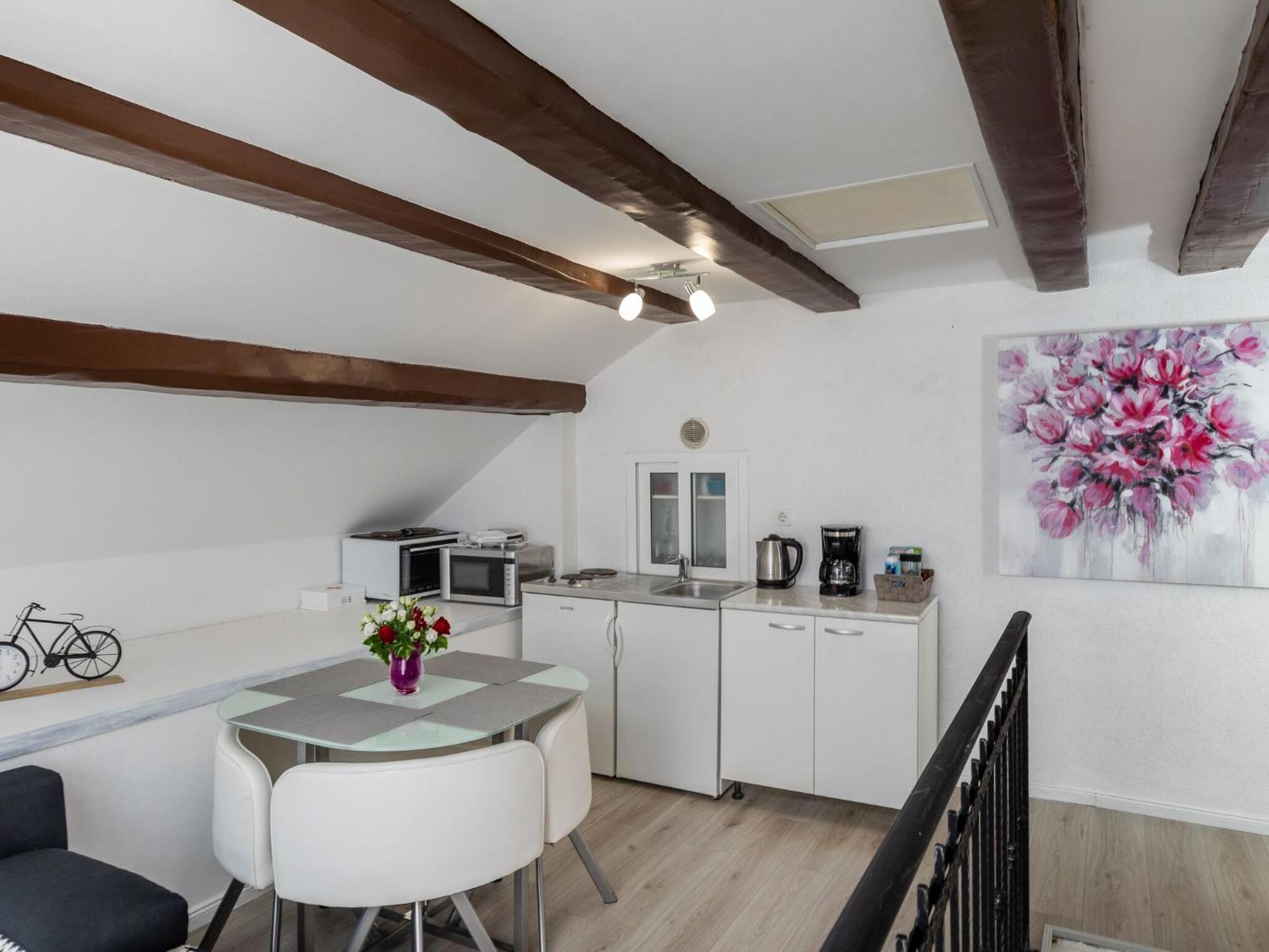 Old Town Charming Nest - One Bedroom Apartment *