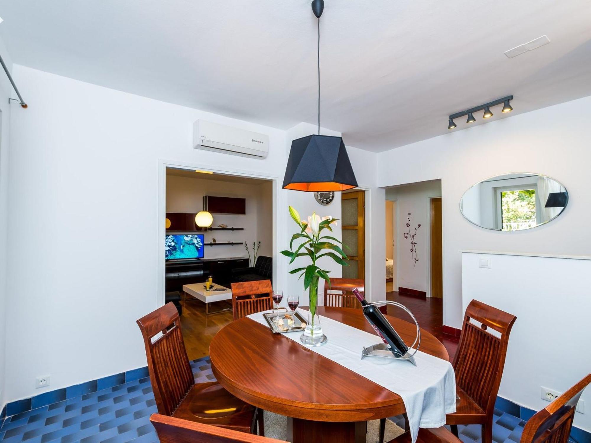 Valonija - Two Bedroom With Terrace And Garden View Apartment