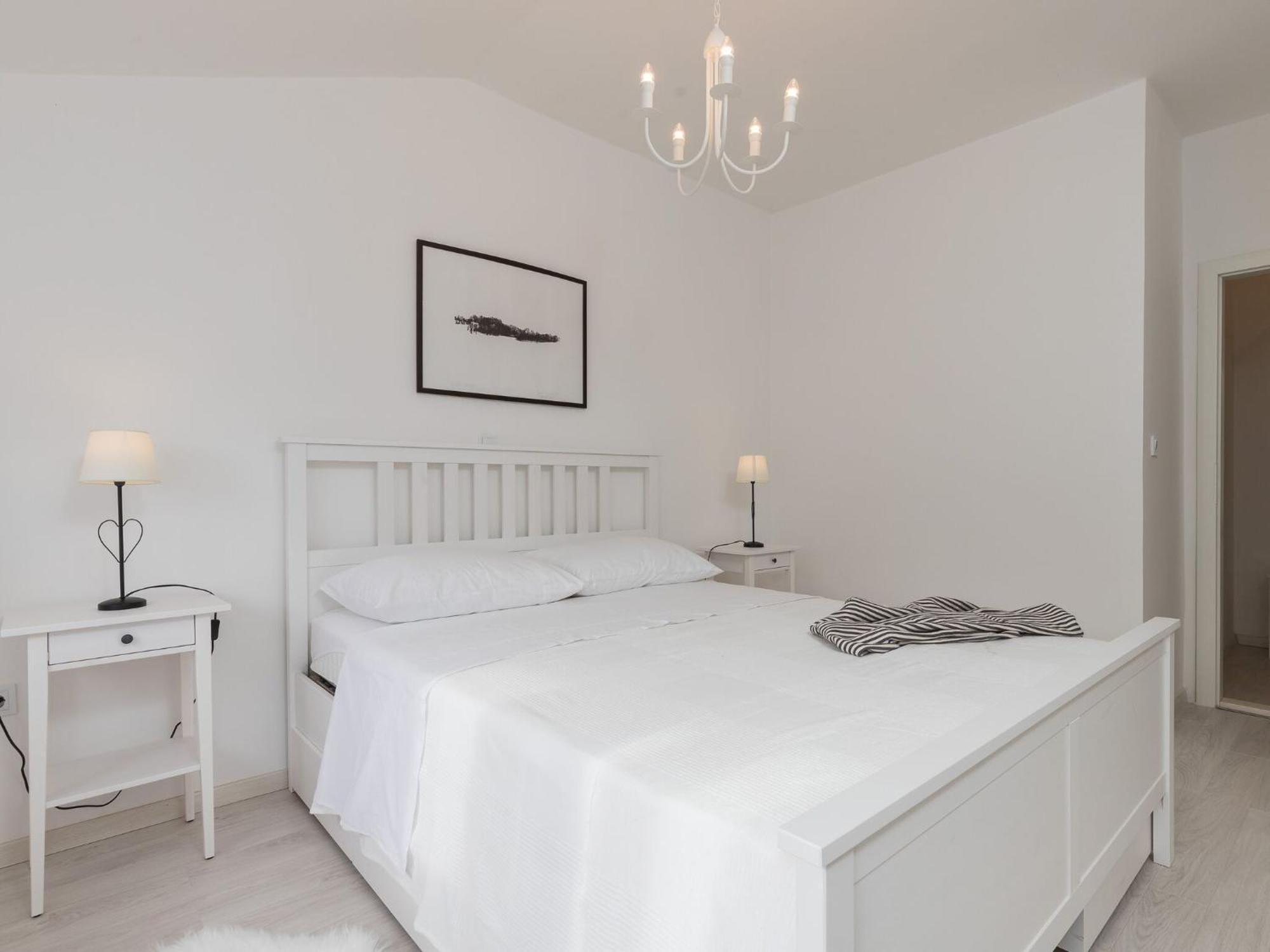 Cozy - One-bedroom With Sea View