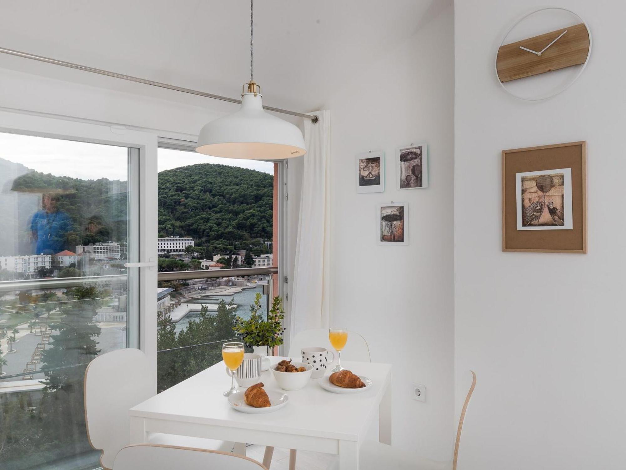 Apartment Cozy - One-bedroom With Sea View