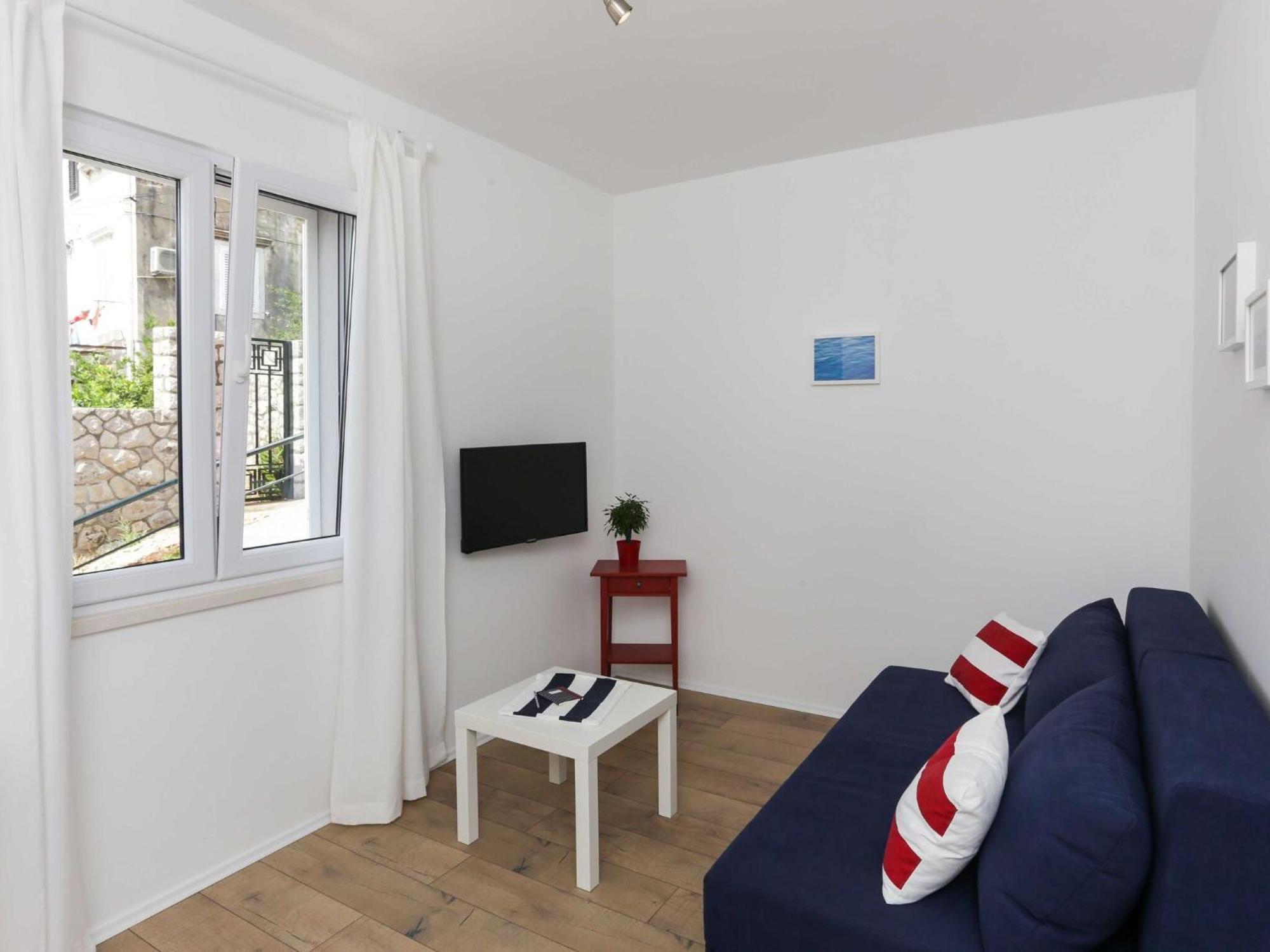 Karmen - One-bedroom Viktor Apartment *
