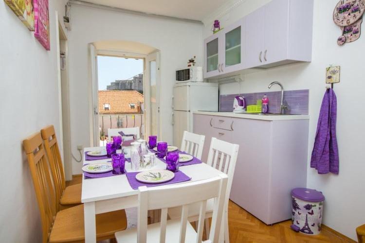 Gugily- Twin With Shared Bathroom And View *