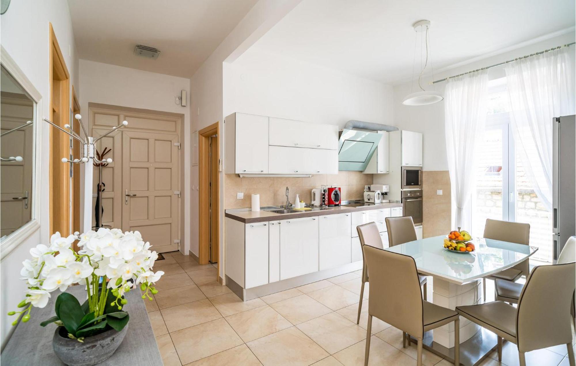 Apartment 2 Bedroom In Dubrovnik
