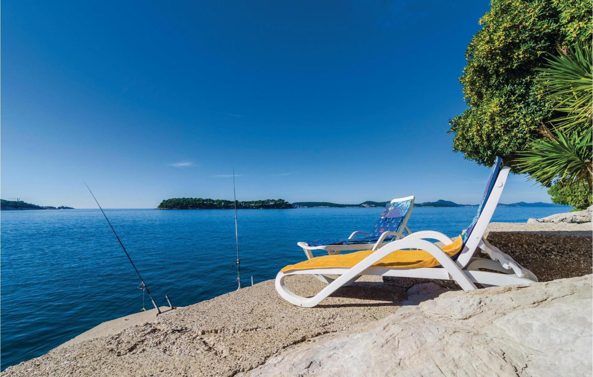 2 Bedroom Awesome In Holiday home