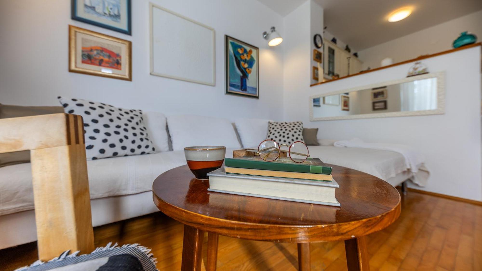 Pretty Apartment *