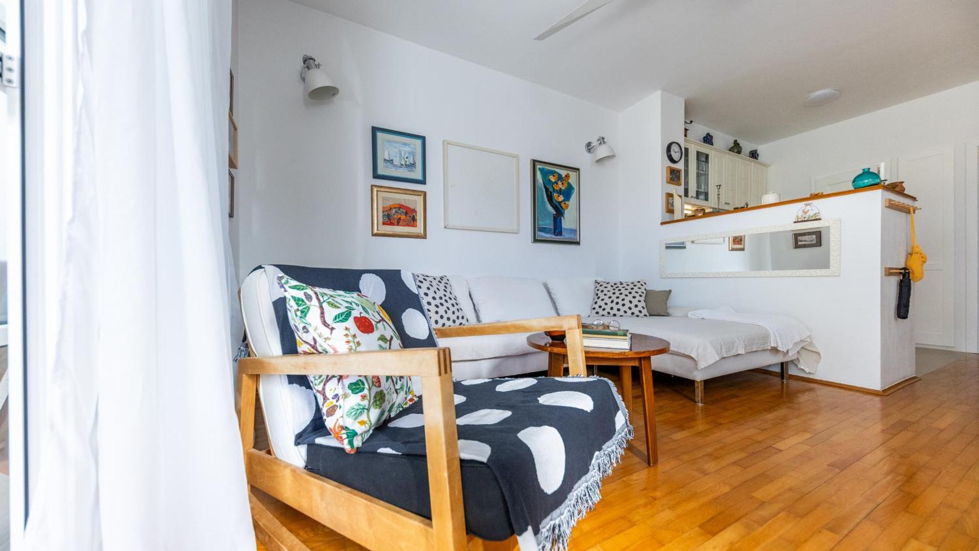 Pretty Apartment *