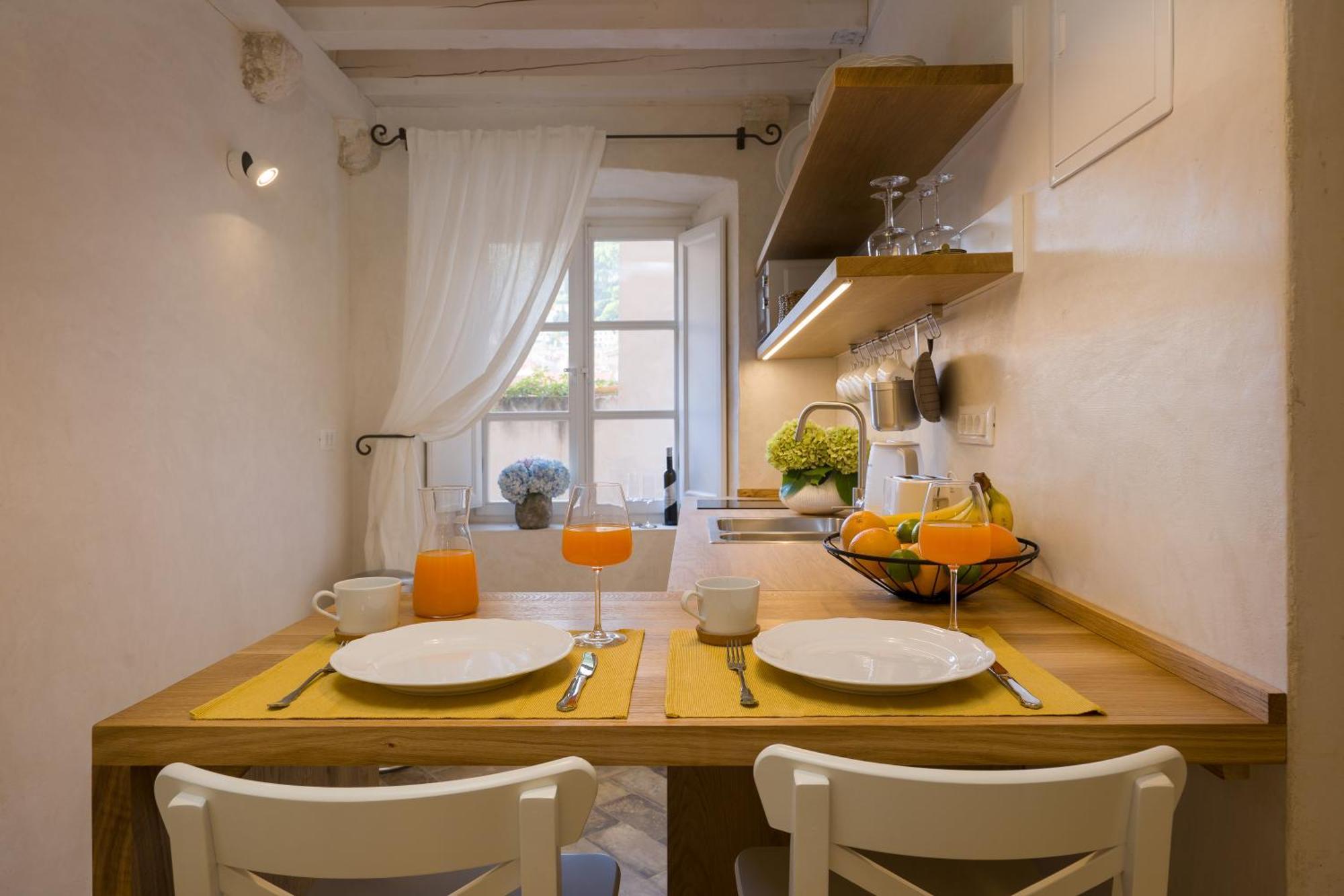 Luxury Lina - I