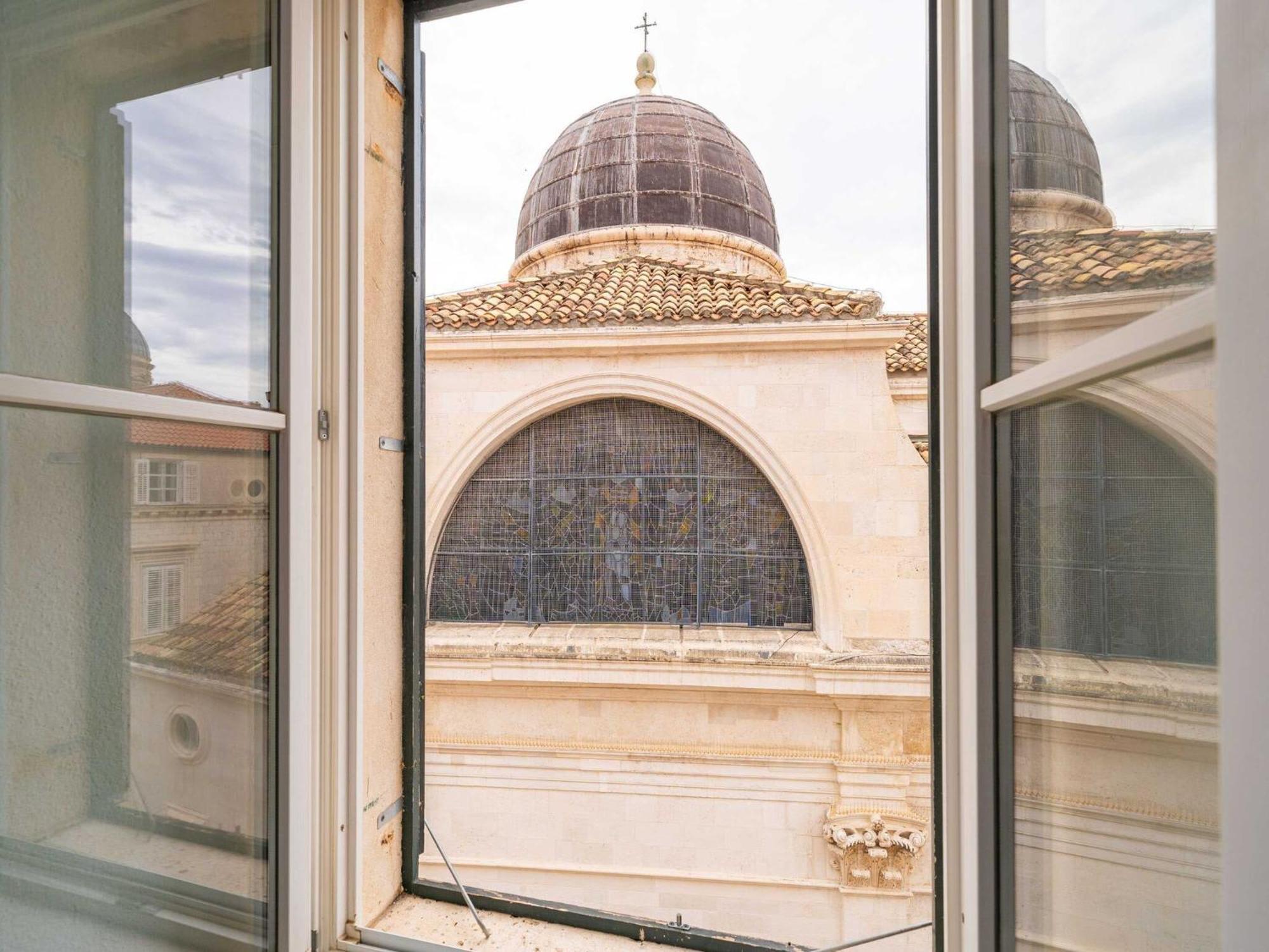 Secret - Two Bedroom With View Apartment *