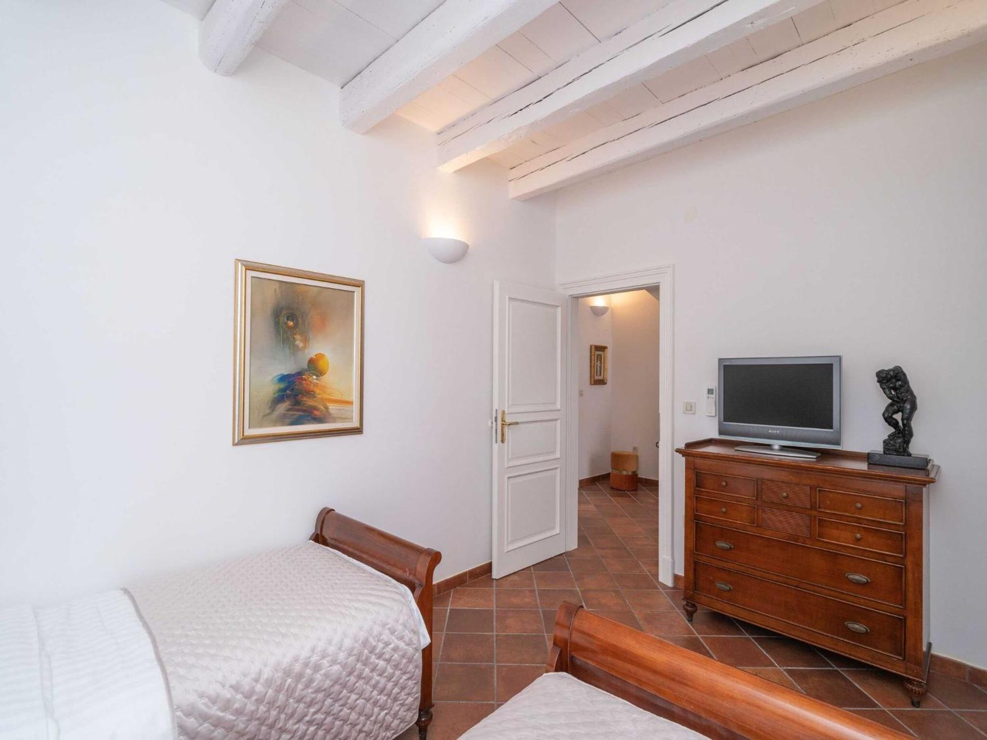Secret - Two Bedroom With View Apartment *