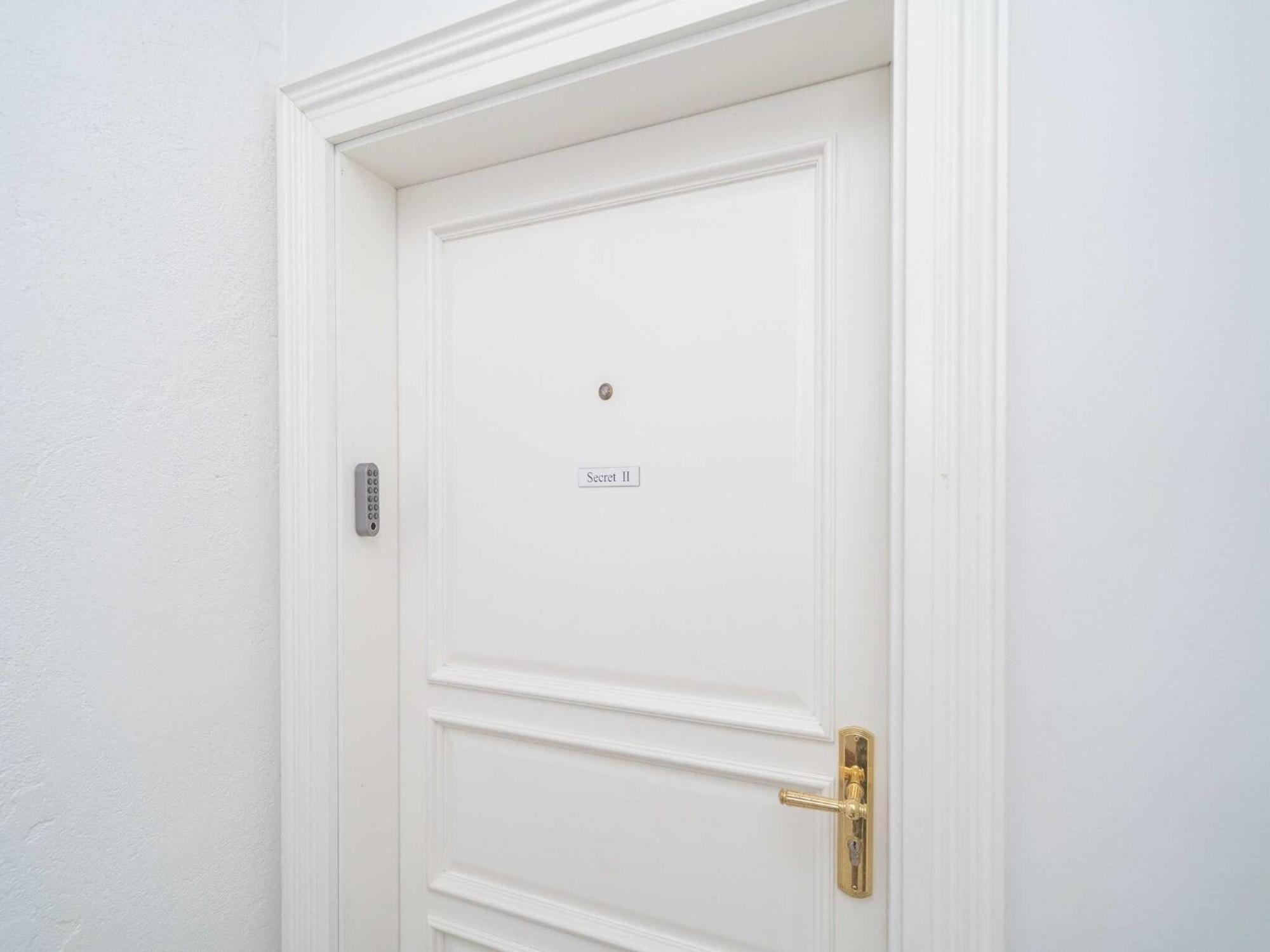 Apartment Secret - Two Bedroom With View *