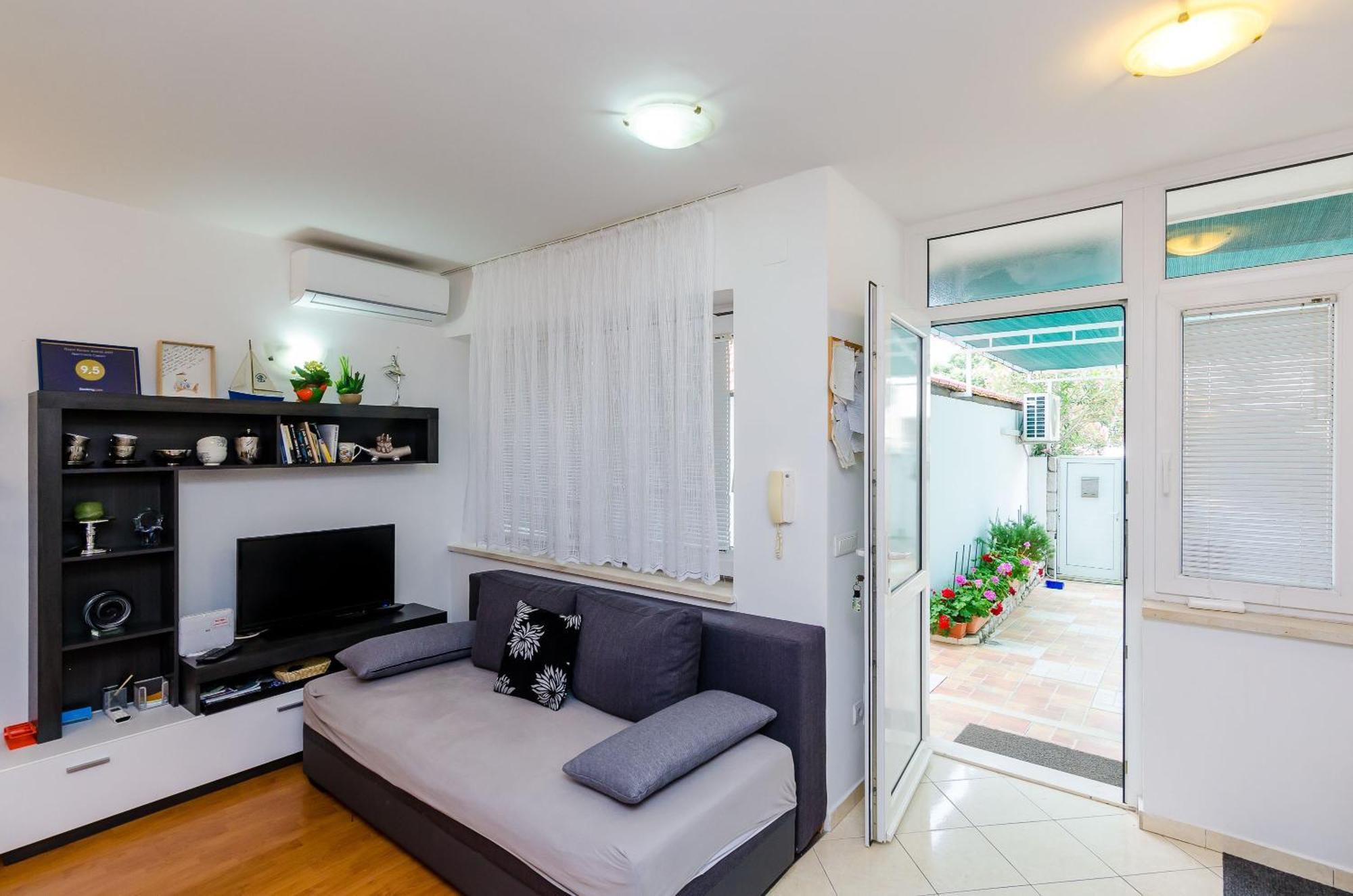 Captain Apartment *