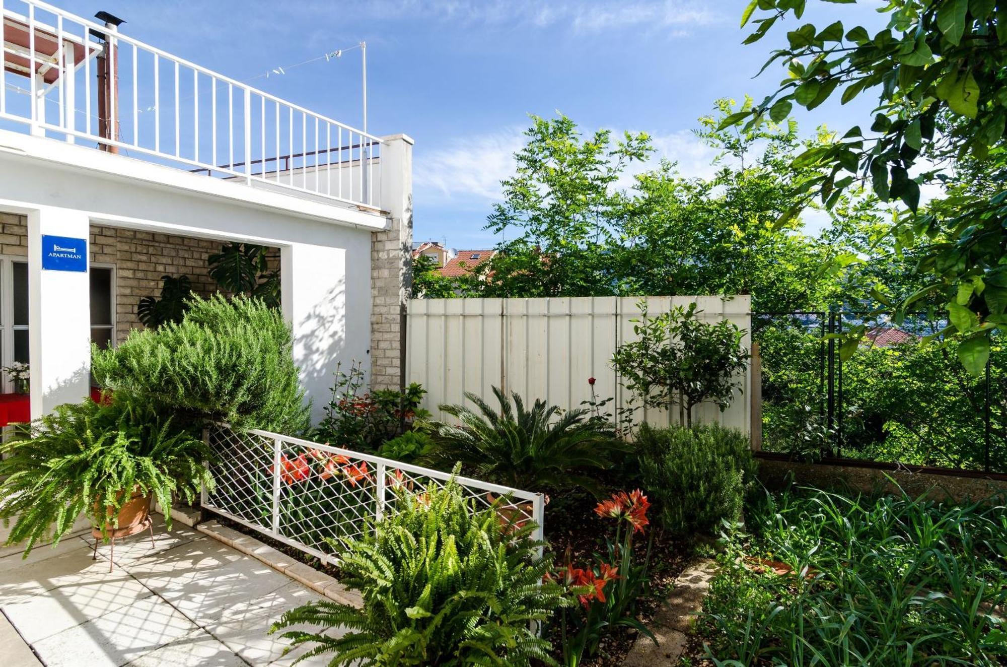 Dea Apartment *